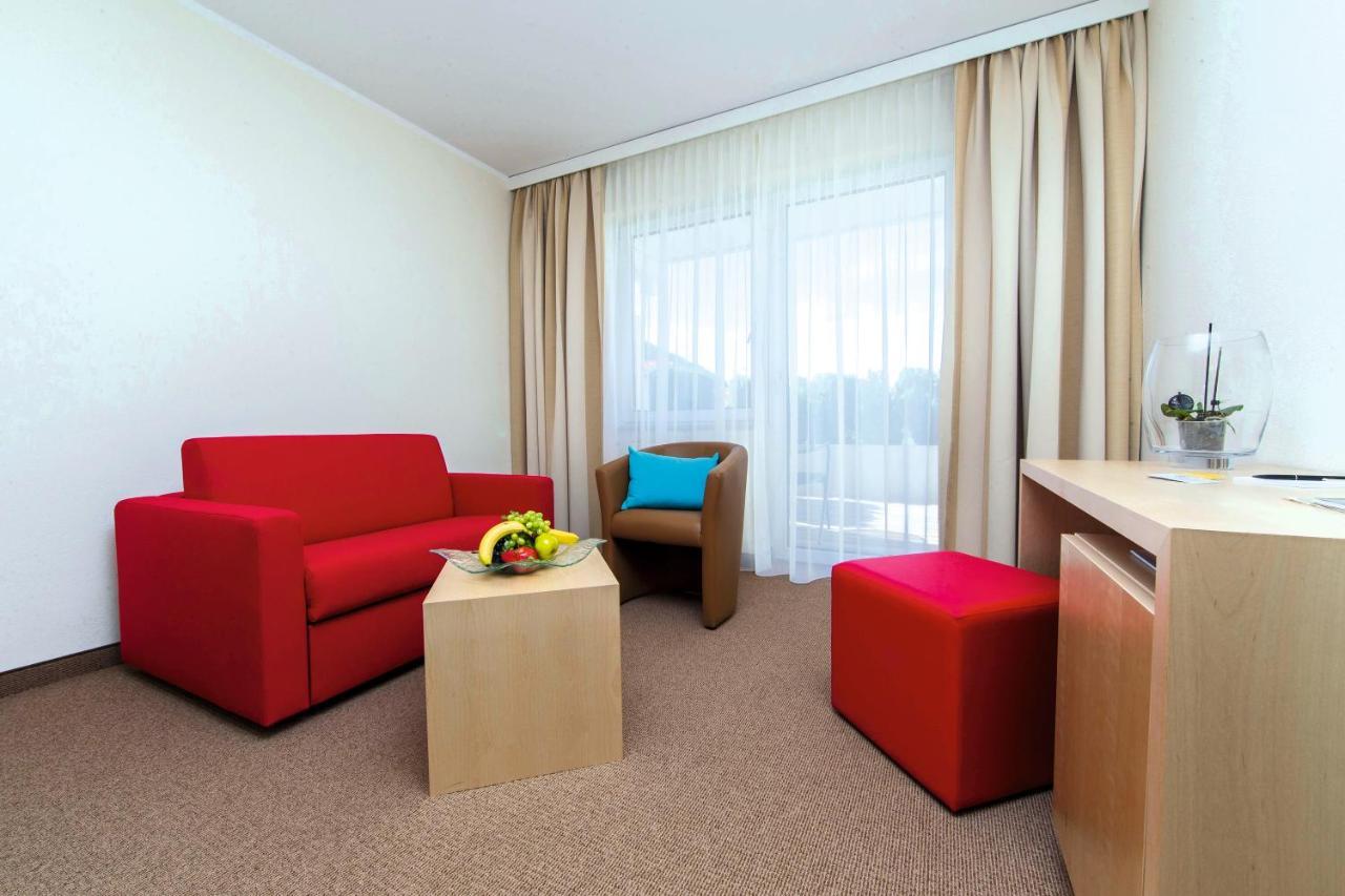 Momentum Hotel Anif Bagian luar foto