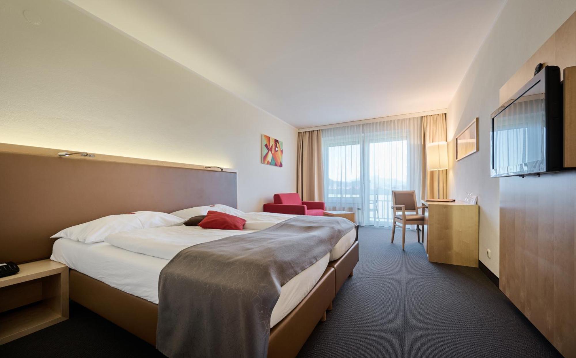 Momentum Hotel Anif Bagian luar foto