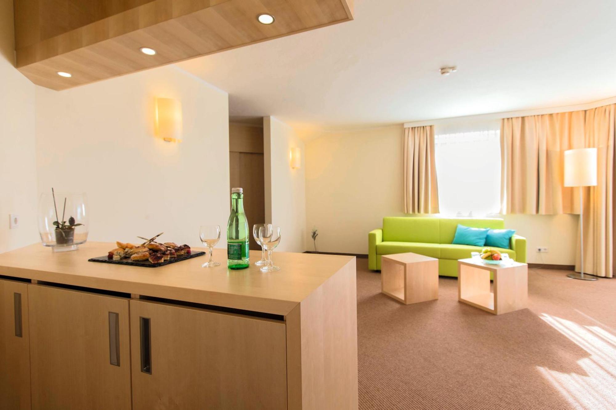 Momentum Hotel Anif Bagian luar foto