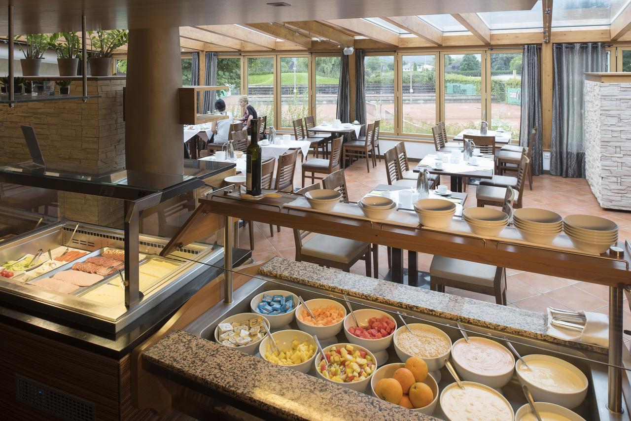 Momentum Hotel Anif Bagian luar foto