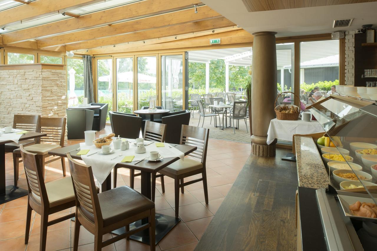 Momentum Hotel Anif Bagian luar foto