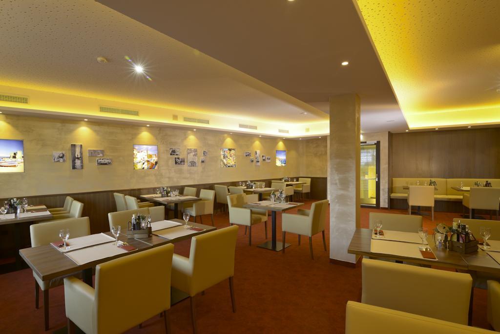 Momentum Hotel Anif Bagian luar foto